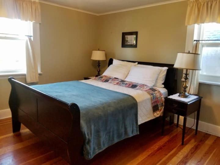 Sunny Home B&B ชาร์ลอตต์ทาวน์ ภายนอก รูปภาพ